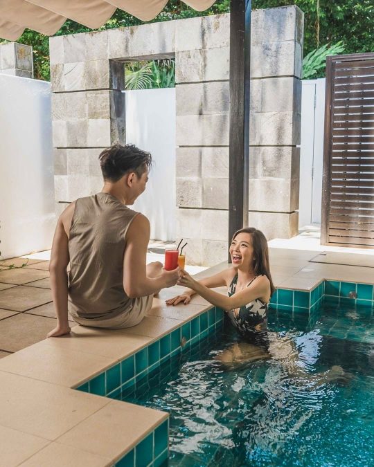 Amara Sanctuary Resort Sentosa's jacuzzi within the private courtyard of the Courtyard Suites