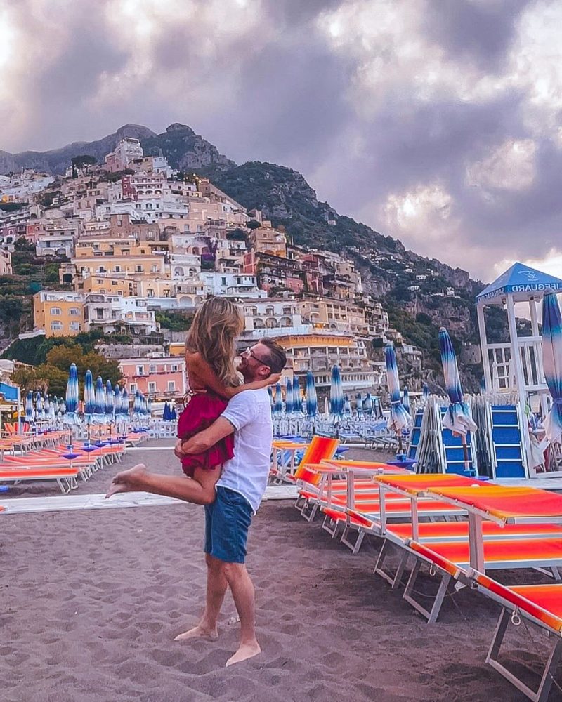 a romantic photo spot with the stunning view of Positano