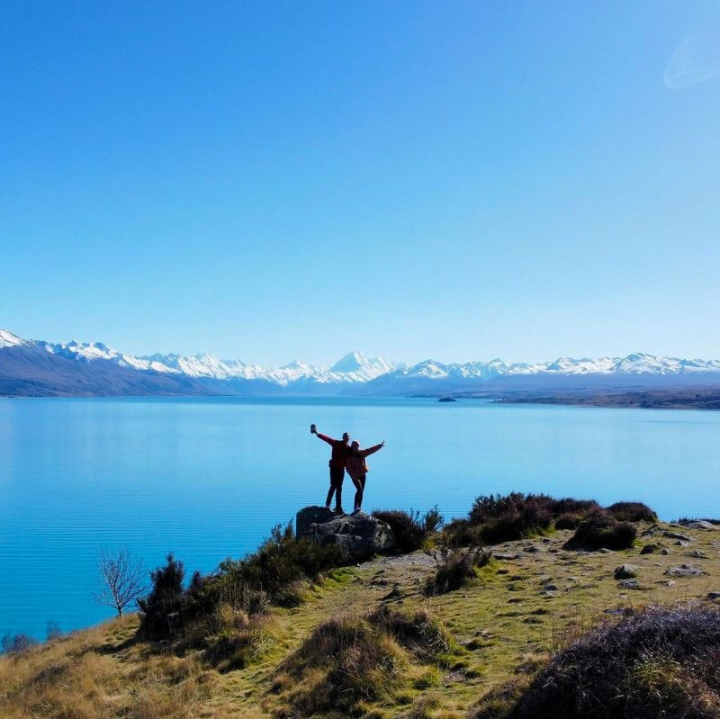 the mesmerising bright turquoise blue Lake Pukaki
